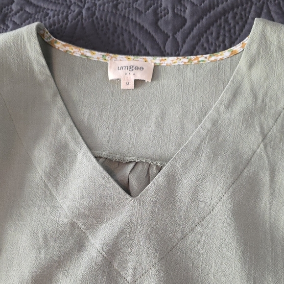NWT Umgee Medium Sage Green V-Neck Ruffle Blouse - Picture 4 of 10